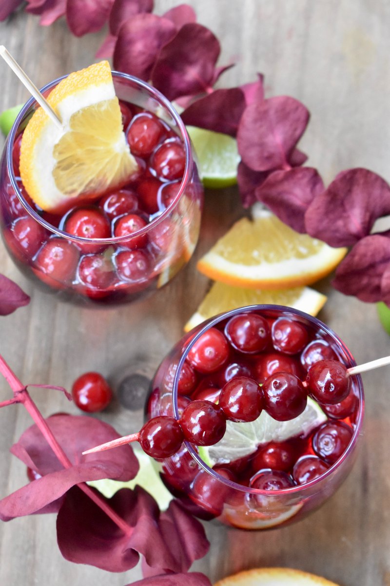 Celebrate every day with a glass of cranberry juice. Try this simple yet stunning recipe by <a href="/ThanhRasico/">Sip Still Eat Pretty</a> to spruce up your cup!🥂 To make this at home, combine cranberry juice with a splash of orange juice, fresh cranberries and (optional) a splash of prosecco.