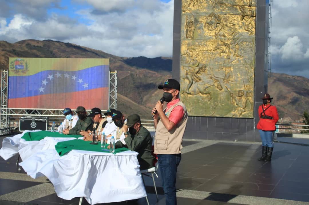 waltherchacon's tweet photo. El #MotorForestal dijo presente en el Despliegue Nacional de Activación de los Circuitos de Vigilancia y Control Ambiental, que se llevó a cabo en el Edo. #Aragua, de la mano de su gobernadora @Soykarinacarpio, el Viceministro Hernan Toro y el Director César Solís #20Dic https://t.co/t0HDMk7Eg6