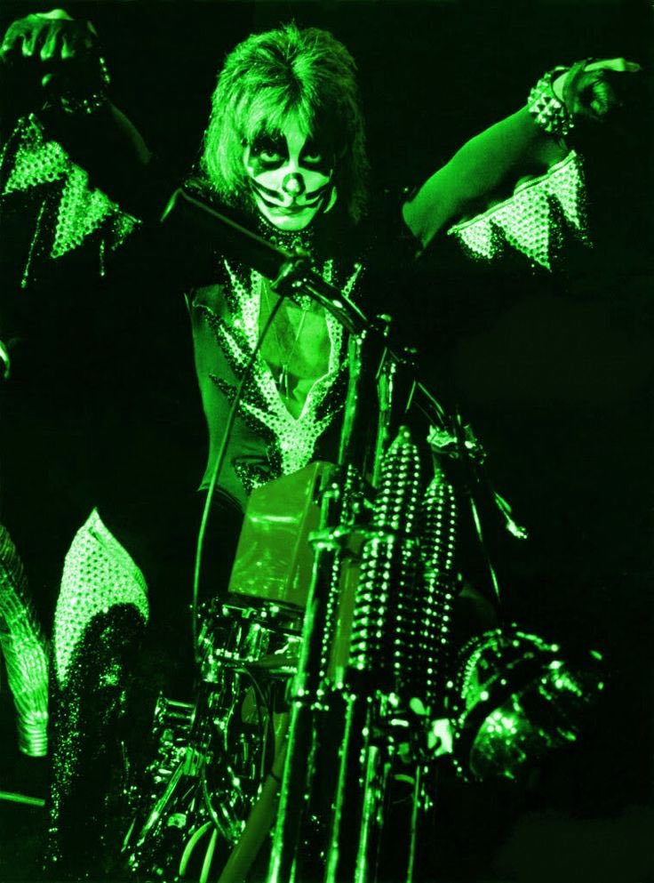 Happy Birthday to Peter Criss! 