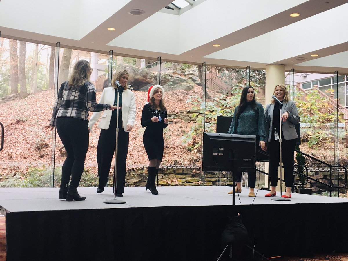 LauraLaneUSA's tweet photo. “The best way to spread Christmas cheer is singing loud for all to hear.” Loved joining these @UPSers for some holiday karaoke to kick off the week! 🎄🎤🎶 https://t.co/e6p3Kh0YRO