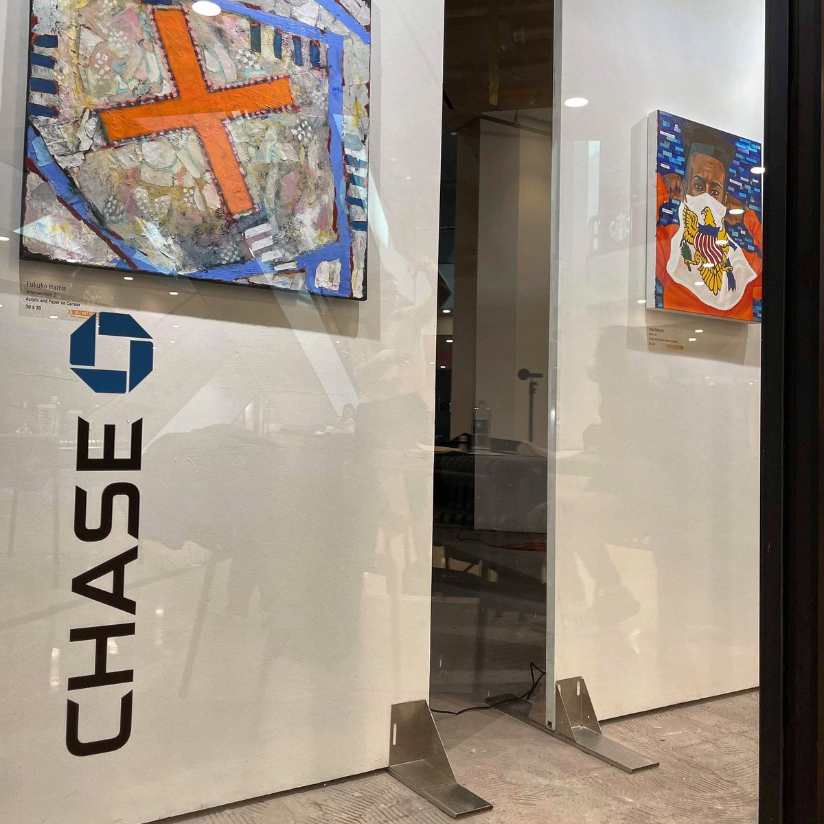 The best gift we could have received this holiday season! Our newest exhibition, “Intersections” is now sponsored by Chase. @Chase 

#publicartnyc #publicart #outdoorgallery #education #learnwithus #artontheavenyc #nycartists #learnthroughart #keepitup #nycstrong #loveourcity