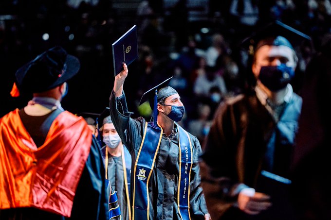 MTStateAlumni's tweet photo. Congratulations to all of #MontanaState's fall 2021 graduates! Blue heartYellow heart #CatGrad21
Full album: https://t.co/lR5RFhfZ9q https://t.co/pZMqrpWdwx