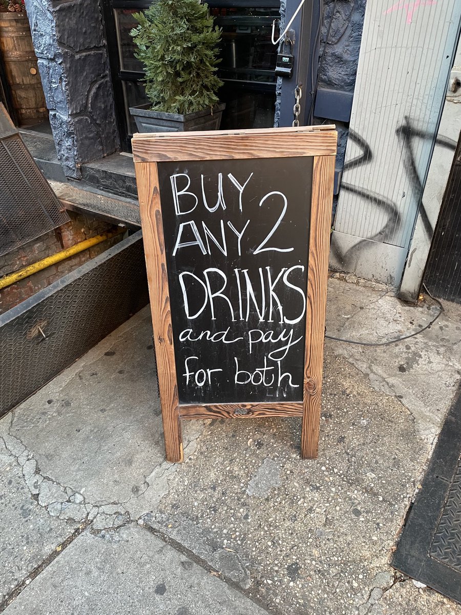 divitae777's tweet image. If Mr Krabs owned a bar