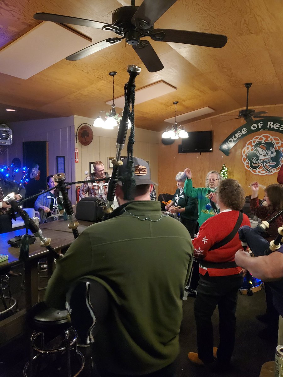 MaloneyPipeBand's tweet photo. Christmas workout for the band https://t.co/thu2sPQWki