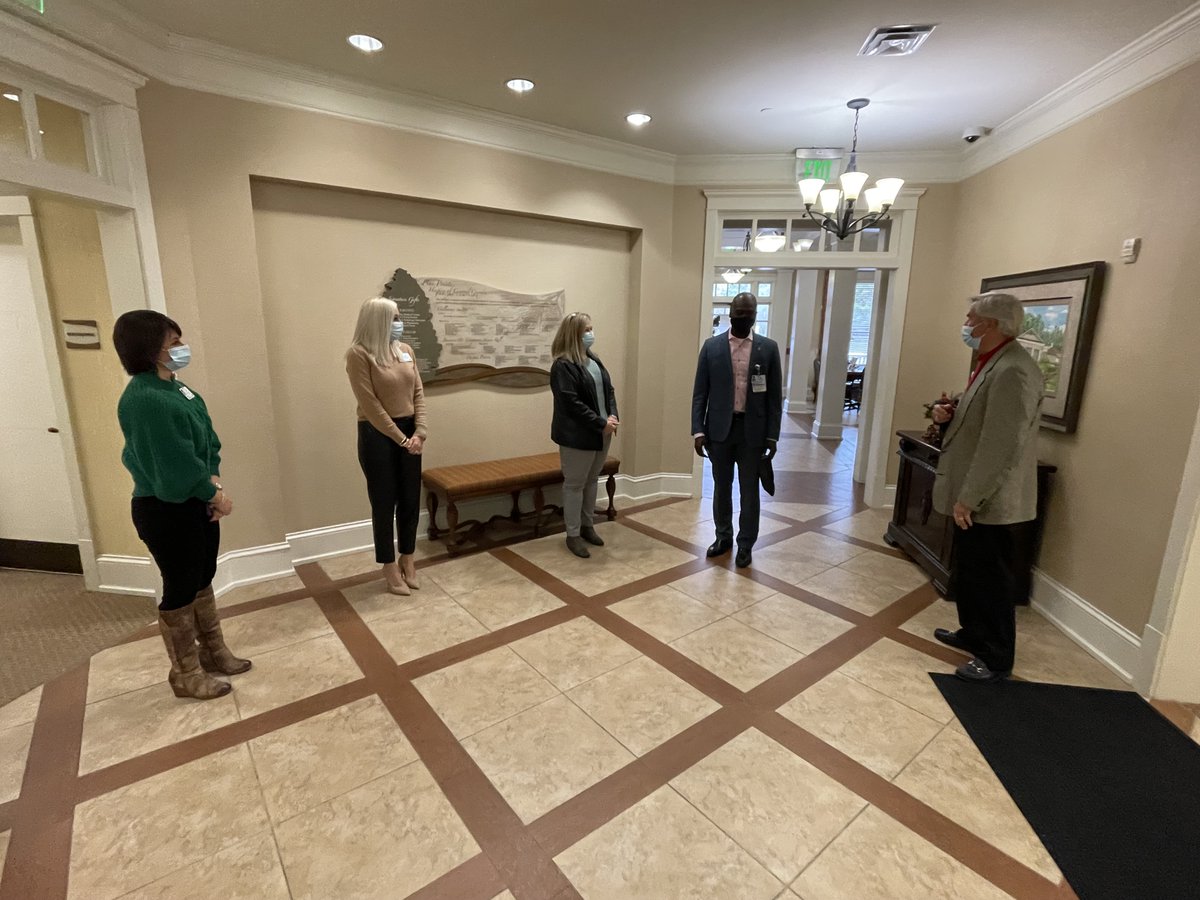 AtriumNavicent's tweet photo. The latest #CEOOnTheGo took Atrium Health Navicent President Delvecchio Finley to Atrium Health Navicent Pine Pointe today where he rounded and visited with our teammates who meet inpatient and outpatient hospice and palliative care needs of patients and families! https://t.co/7tODeP1gDj