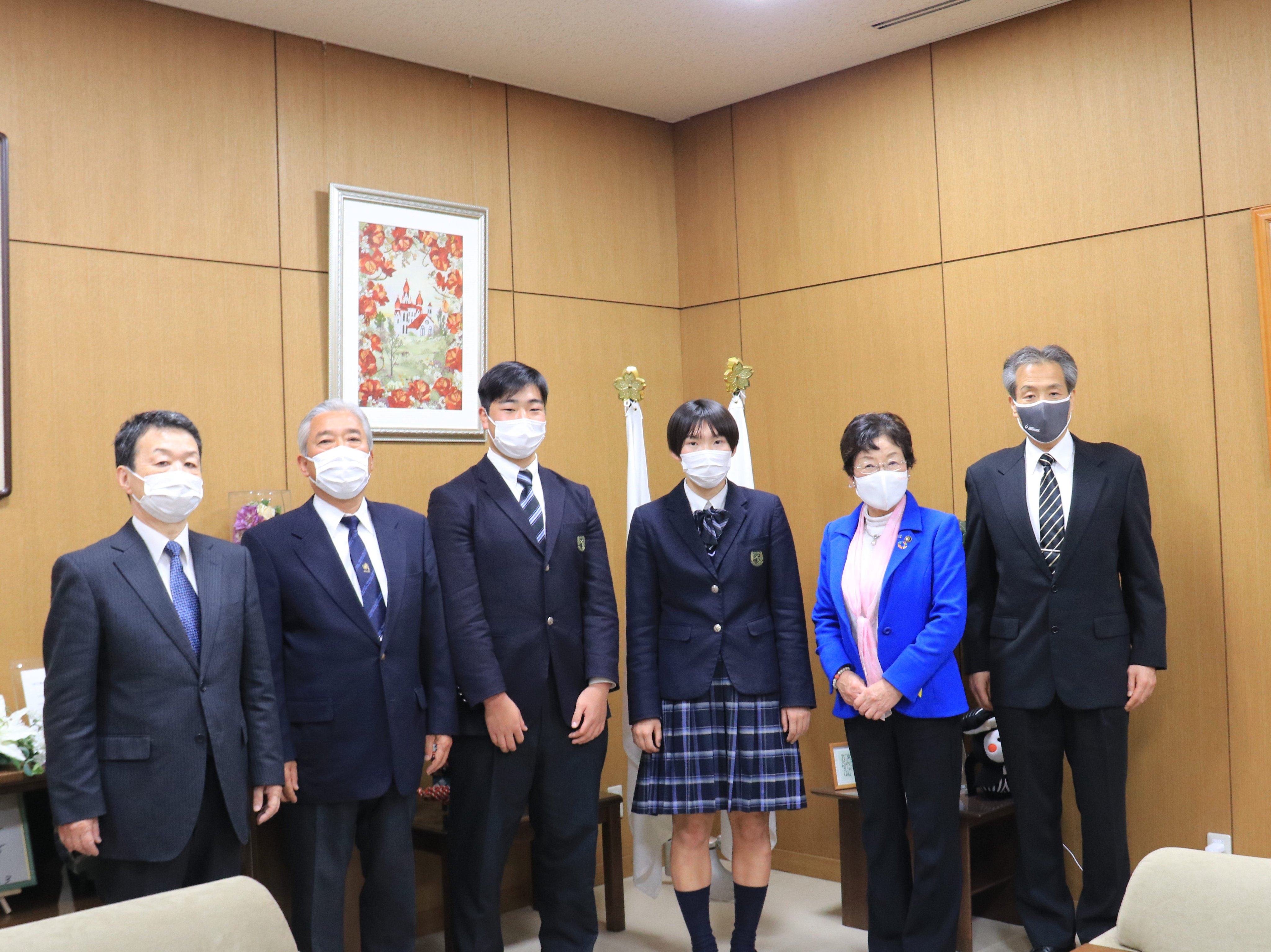 栃木市 國學院栃木高校ラグビー部 女子バレー部全国大会へ 國學院栃木高校ラグビー部の花園出場と女子バレーボール部の春高 バレーへの出場が決まり 12月16日 木 関係者の皆様が市長を表敬訪問され 全国大会への抱負を語りました 皆様のご活躍を