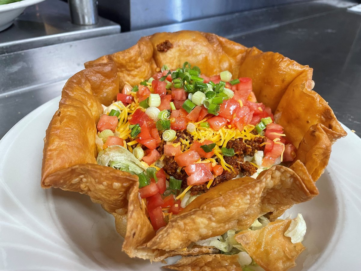 AshburysBRGC's tweet photo. Our Grande Taco Salad is a must try! Packed with seasoned beef, shredded lettuce, chipotle ranch, cheddar, tomato and green onion and served in a crispy tortilla shell, this salad is definitely not your average salad. 

#ThisIsKemperSports #Ashburys #BoughtonrRidgeGolfCourse https://t.co/sda1qAPeHm