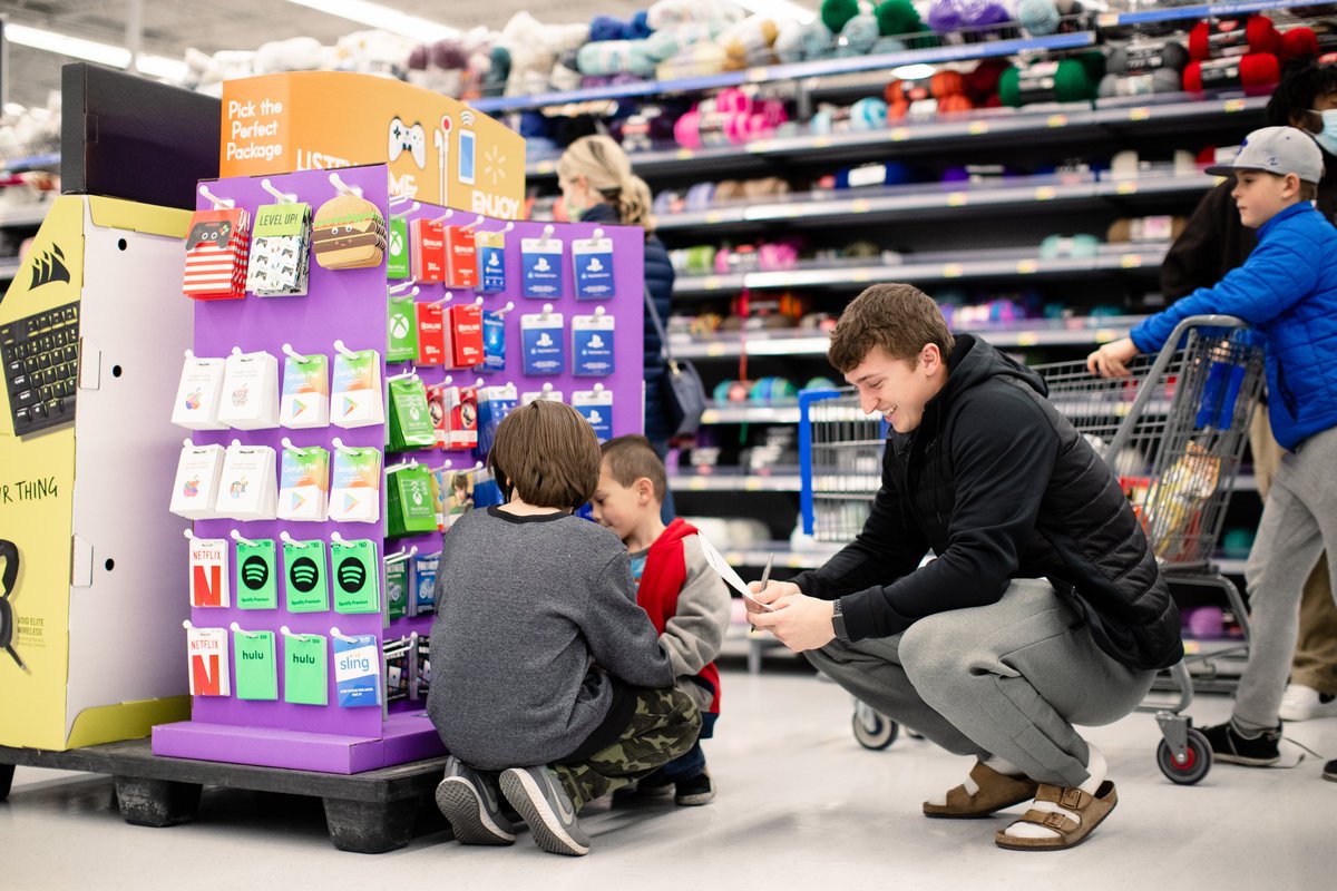 .<a href="/RHenington/">Ryan Henington</a> teamed up with a local non-profit to take kids and their families from the Manhattan community holiday shopping with the Cats this past weekend.