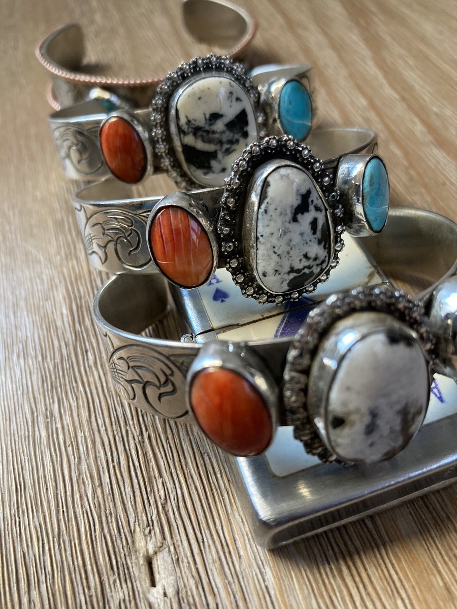 b_ry_ka_si's tweet photo. Posting these here because I can’t post them anywhere else until Christmas. Sterling silver engraved bracelets with white buffalo, kingman turquoise, and spiny oyster. https://t.co/kUv2CHicu1