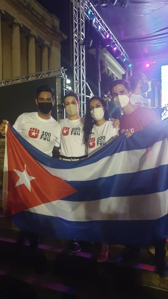 FabianAlonso23's tweet photo. Esta noche los Jóvenes Universitarios llegamos hasta la Escalinata de la Universidad de La Habana para festejar el Aniversario 99 de la FEU organizacion q pronto cumplirá 100 Años haciendo Revolucion...#VamosConTodo https://t.co/A4LpijHTJE