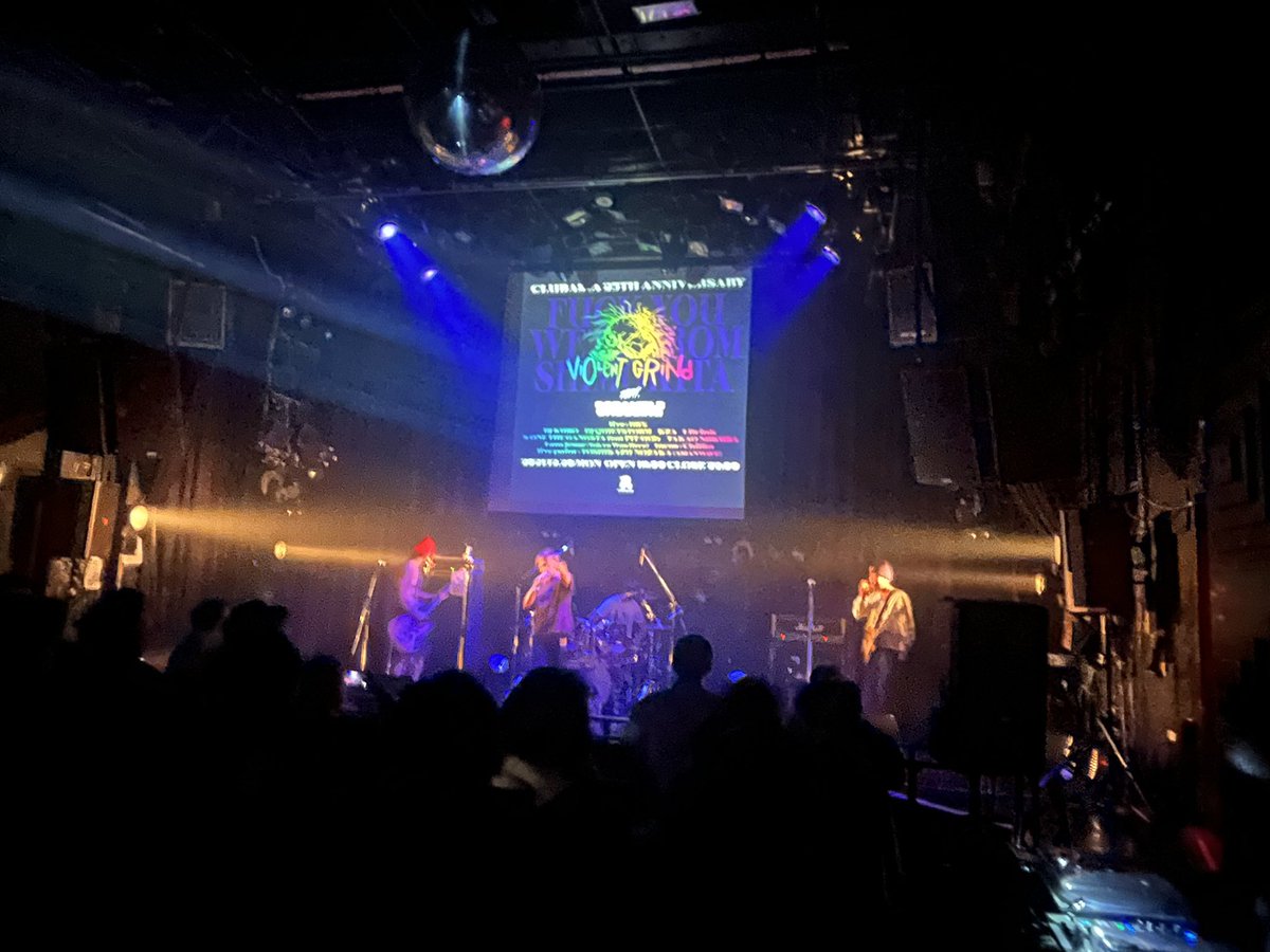 clubasia_tokyo's tweet photo. 平日・月曜にお集まり頂いたみなさまへ心から感謝申し上げます！🙇

久しぶりの再会に涙あり、笑いあり、そしていつまでも悪くてカッコイイ！その場にいるだけでファミリー感じるあったか〜いパーティーでした！🙌😆

clubasia 25th anniversary
×
VIOLENT GRIND
feat,
SCRAMBLE CROSSING

👏👏👏 https://t.co/vTfW1Kxr9B