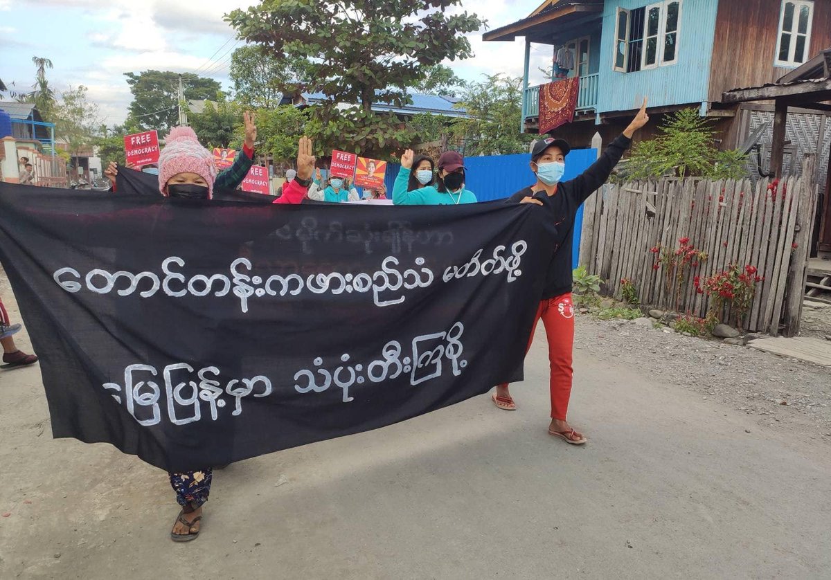Myanmar_Now's tweet photo. စစ်ကိုင်းတိုင်း၊ ကလေးမြို့တွင် စစ်အာဏာရှင်ဆန့်ကျင်ရေးသပိတ်စစ်ကြောင်းသည် ယနေ့ ဒီဇင်ဘာ ၂၁ ၌ ၃၁၇ ရက်မြောက်အဖြစ် ဆန္ဒပြခဲ့ကြသည်။ ဓာတ်ပုံ-CJ https://t.co/5qZ3fNI83o