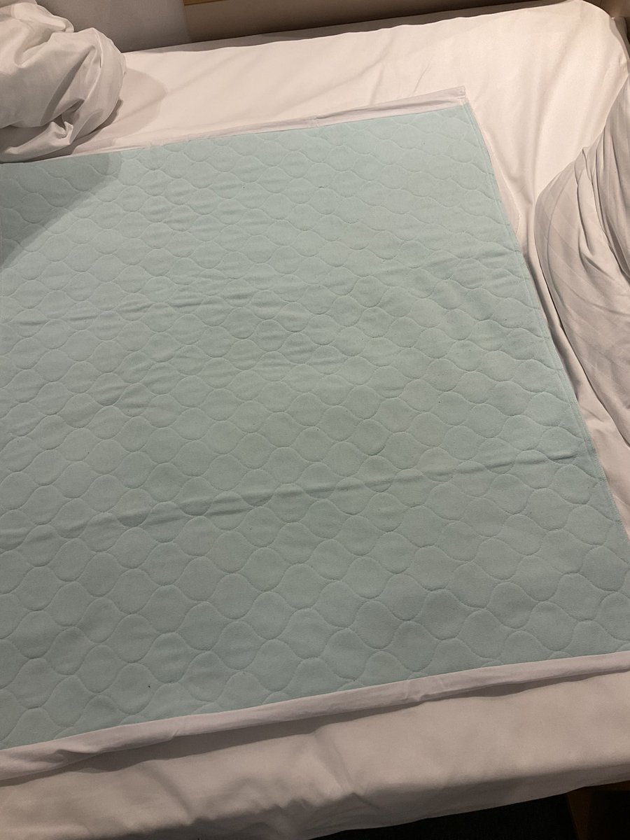 windelmanni's tweet photo. Heute Nacht war die Windel wohl zu dünn gewählt. Gut das das Bett extra gesichert ist.
#Windel #Diaper #Diaperlover #ABDL #Strampler https://t.co/f8agtdBCeT