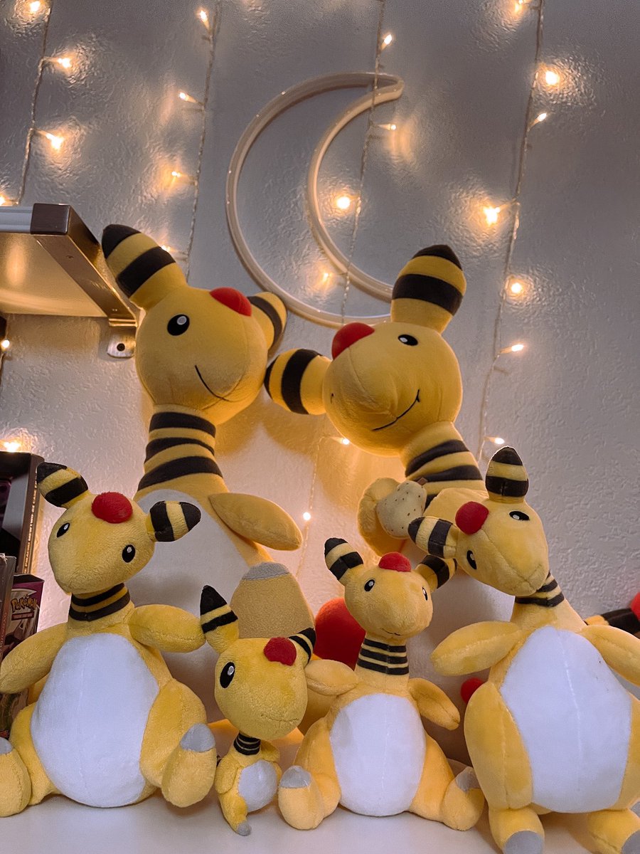 joanna_ccat's tweet image. My never-ending collection⚡️
I love my amphy family 💛 

#Ampharos #FavoritePokemon #Pokemon