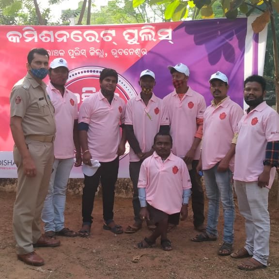 bastikuchala's tweet photo. We are proud of our Police Mitra Appana Rao of Sai Banafula Basti.  We are inspired by his enthusiasm and salute him for not letting himself limited  by his physical limitations.
@cpbbsrctc @dcpbbsr @odisha_mining https://t.co/4M0WwZHVRL