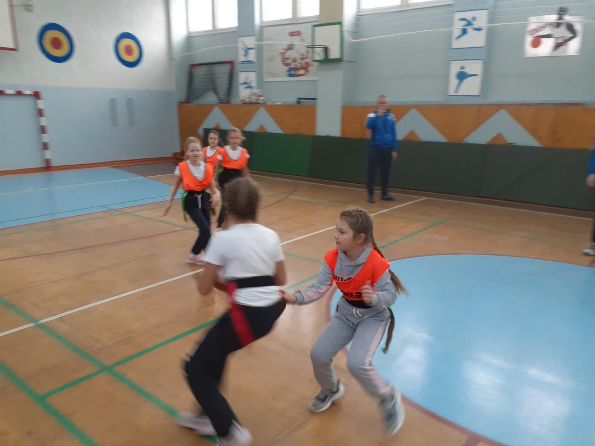 school146samara's tweet photo. "Регби - это здорово! Если ты регбист, то ты силен духом!" В мини-фестивале по тэг-регби приняли участие спортивные команды 3-6 классов. https://t.co/QNJtU1vP0W