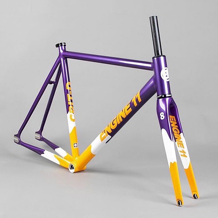 kedama104's tweet image. 限定モデルは2度と手に入らないから見つけたら即購入しましょう、こちらは尚更だね。今なら在庫あり〼　

ENGINE11 CRITD 
LA LAKES Limited edition
-KOBE BRYANT-

#engine11 #pist #fixedgearcrit