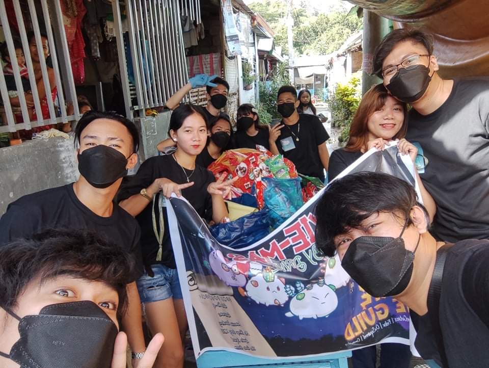 Cattt_Cutie's tweet photo. Thank God! the gift giving yesterday is successful, thanks again to @AxieSpike  for making this happen, also to all the sponsors, thank you so much! also thanks to our Leaders from @AxieCutieGuild  for supporting us!!! @MatDefies @smalllovecuties @Felix_ACG @0xSquirrel &amp; gravity https://t.co/xsdbiw2Hxx