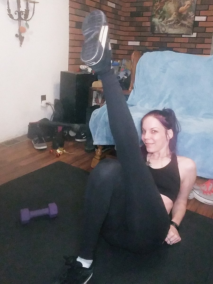 Skyla_Pink's tweet photo. Starting the week off right! Day 9  Lower Body Strength // Unilateral Leg Workout is DONE!🦵🙂
#fierce14 @heatherrobertson #monslay https://t.co/WqXAjGkK6o