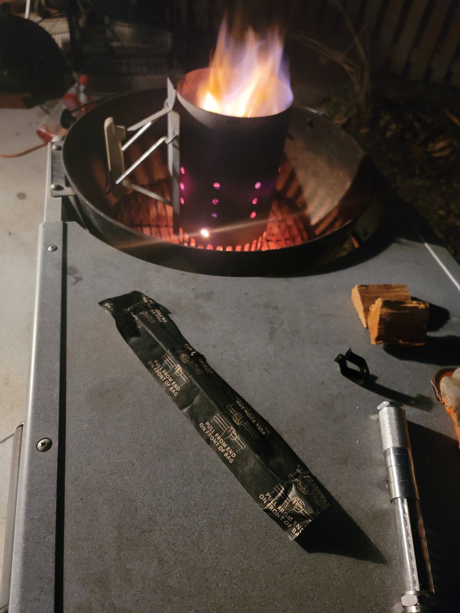 MSCalwell's tweet photo. Good Start! 31° and time to start the WSM. @Kingsford Blue will keep things going through the night. #OnePull #Goodluck #WinterBrisket https://t.co/Xr2IY9tVEw