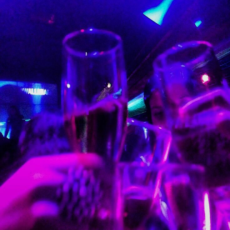 mylitllesuh's tweet photo. ☾Purple Lights☽ - johnjae au

Onde Johnny, um stripper nas horas vagas, está fazendo seu show em uma boate e encontra um bêbado tentando lhe seduzir. 

Ou

Onde Jaehyun, em busca de esquecer as desilusões amorosas passadas, vai a uma boate beber e encontra homem fazendo um show https://t.co/AfHzflmKPv