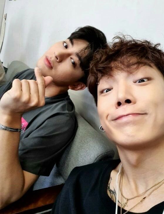F0RSYH's tweet photo. Happy birthday Bobby! 🎉🎂🎈 Thank you for always being there for Yunhyeong 🥰 We are wishing you lots of love and happiness of a lifetime. 💜💫

RocKstaR BOBBY BIRTHDAY #LuckyManBOBBYDay 
@bobbyranika @sssong6823 @YG_iKONIC https://t.co/GhlRIHsD2o