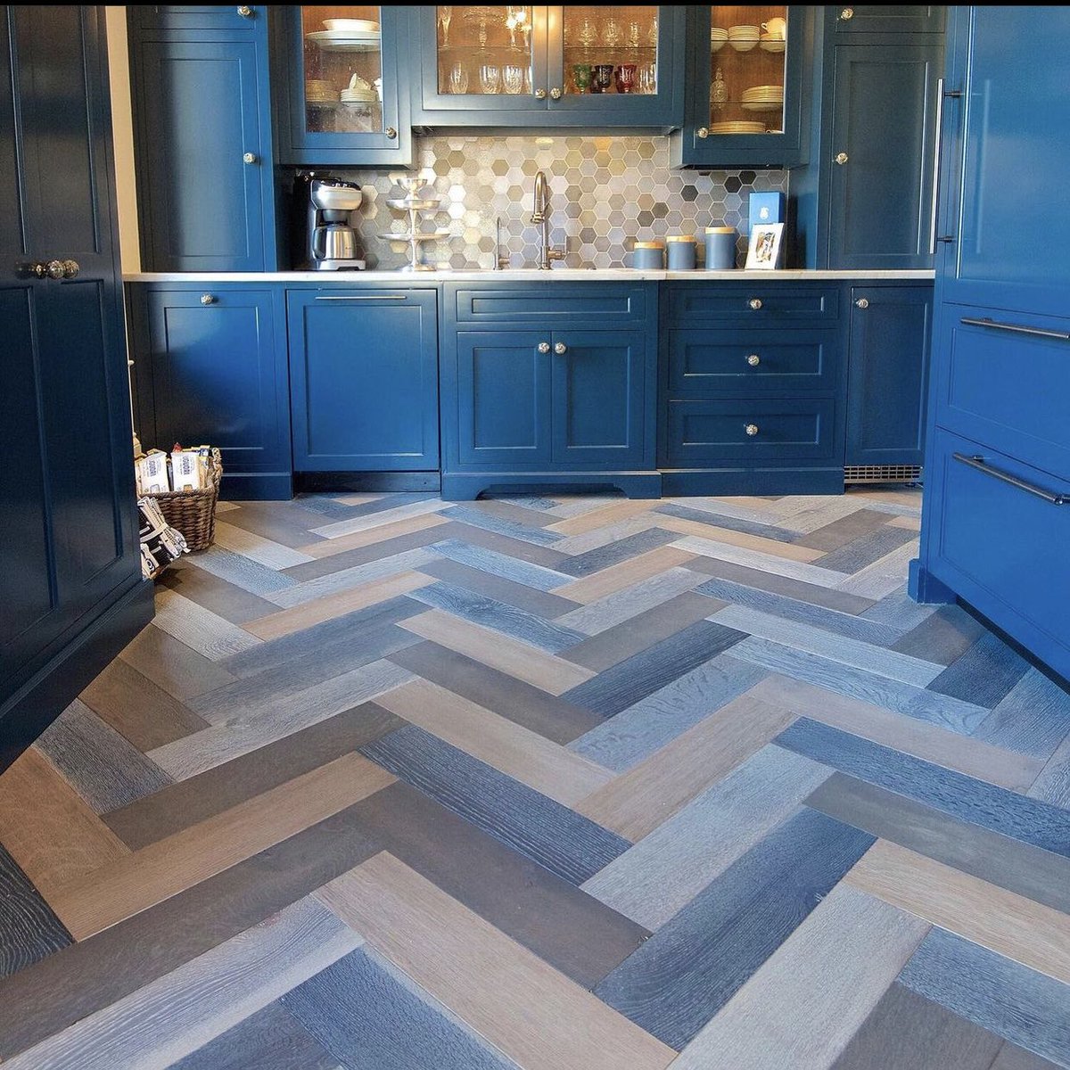 Eutree's tweet photo. Special delivery from @nwfa_hardwoodfloorsmag! Thank you again to @nwfa_hardwoodfloorsmag for this prestigious recognition. A very special thank you to Polly Warren at Dress the Nest and our wonderful clients for entrusting us with their floors. 🙏 
#nwfa #hardwoodfloors https://t.co/RkADddiZ5P