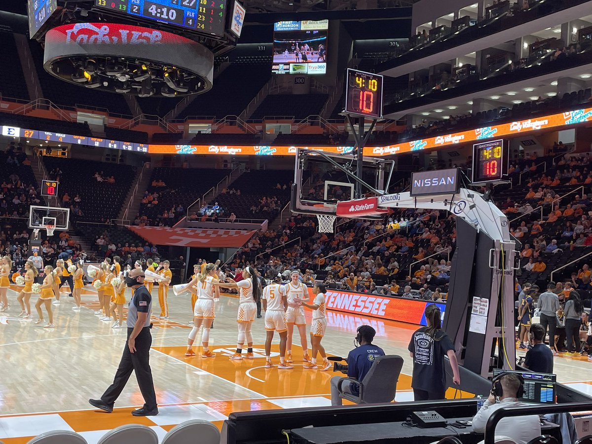 wutksports's tweet photo. FINAL
@LadyVol_Hoops: 112
@ETSU_WBB: 58
Sara Puckett is the high-scorer for Tennessee with 19 points.
For ETSU, Jakhyia Davis leads with 17 points.
๐ธ: @chloe_levering
#LadyVols #NCAAWomensBasketball #RockSolidSports #WUTKFM https://t.co/oxu42Can6B