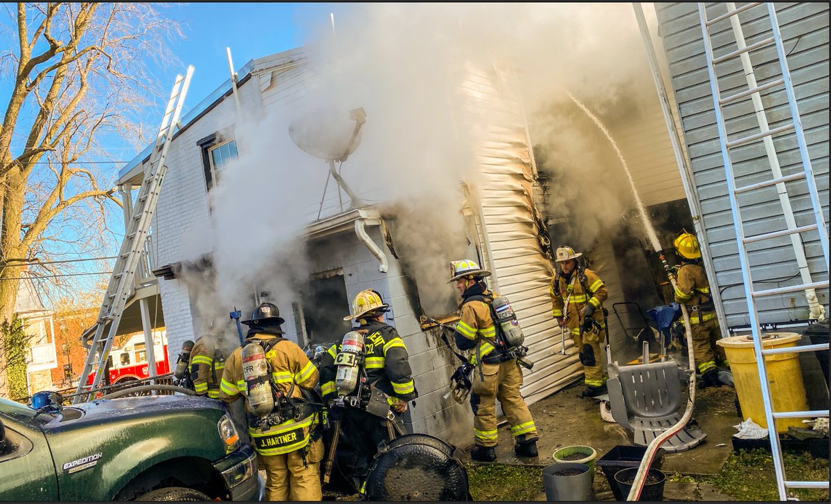 jamesweblabs's tweet photo. Frederick County Fire & Rescue firefighters battled a house fire today on Water St., downtown Frederick. @FNP_Green @FredScanner @frednewspost @dvlassop @DCFDRescue3 #fire #firefighting #urbanfirefighting https://t.co/weo89Zc7Uj
