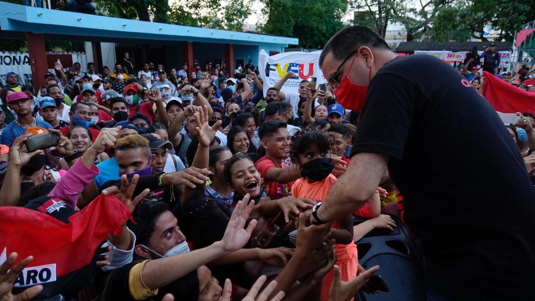 jaarreaza's tweet photo. Hermoso acto con la Juventud de #Barinas. Recordamos al Profesor Aristóbulo Istúriz en el día de su cumpleaños. Escuchamos las propuestas de l@s jóvenes para el Plan de Gobierno y hablamos sobre el rol de la Juventud en este momento crucial para Venezuela y el mundo. ¡Gracias! https://t.co/mg3C1gg21t