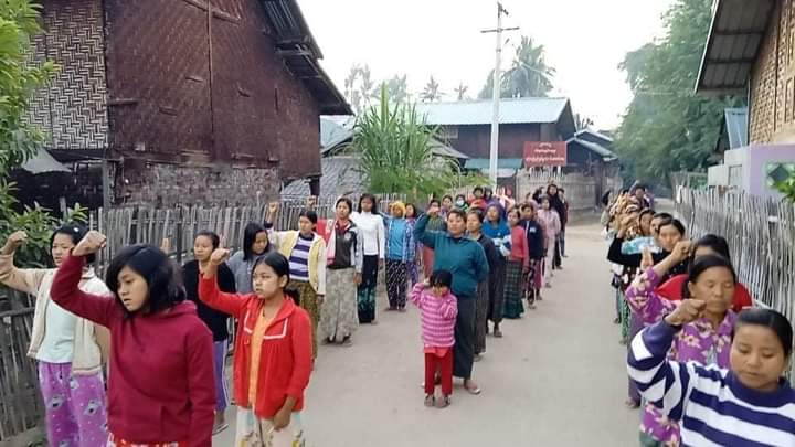 spring_2021's tweet photo. Dawn strike to protest against the military dictatorship by revolutionary locals from BeinNweChaung Village, Yinmarpin Tsp. 
#NoFlyZoneInMyanmar
#Dec21Coup  
#WhatsHappeningInMyanmar https://t.co/NQC9UAGNxa
