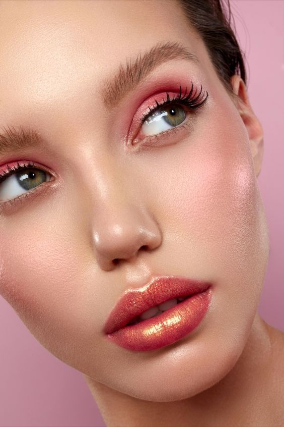 mistakeerase's tweet photo. that holiday week glow though ✨😍⁠ https://t.co/vC1mnmk9Pt @natashadenona  #inspiration #makupinspiration #holidaymakeup #holidaylook https://t.co/Pd1HT6hZ7g