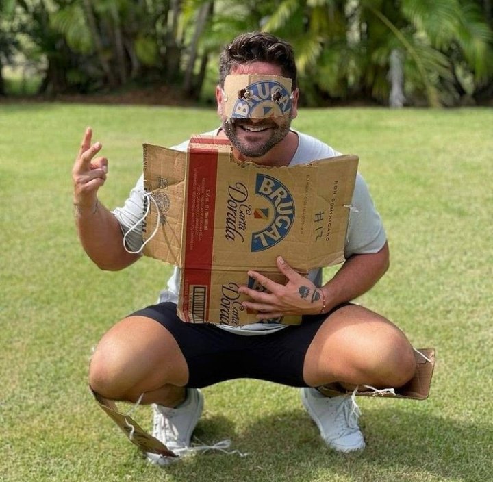 adiccionbasket's tweet photo. Francisco Cervelli intercambió el equipo de catcher del niño por una bicicleta... Pero quién más ganó en ese intercambio fue @RonBrugalRD con esa #PromoFree 😂😂😂 https://t.co/LPO6NJICzW