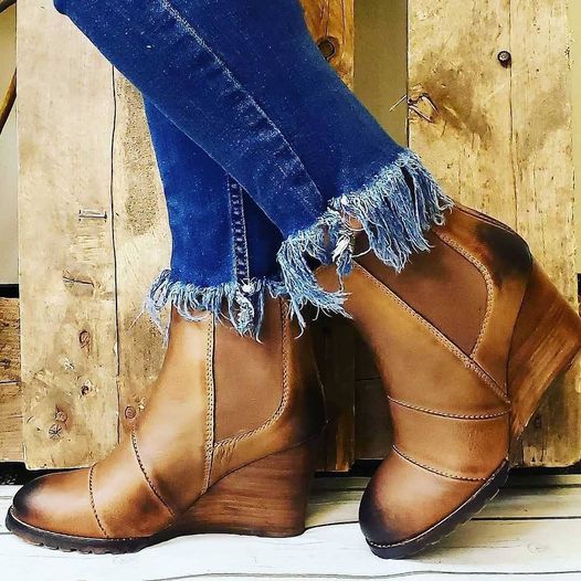 DibaTrue's tweet image. The Best of Boots Sale has started. If you are last on your list then you are in luck. #dibatrue #bestinboots #sale #shopnow #sotd #explore #christmas #christmassale dibatrue.com