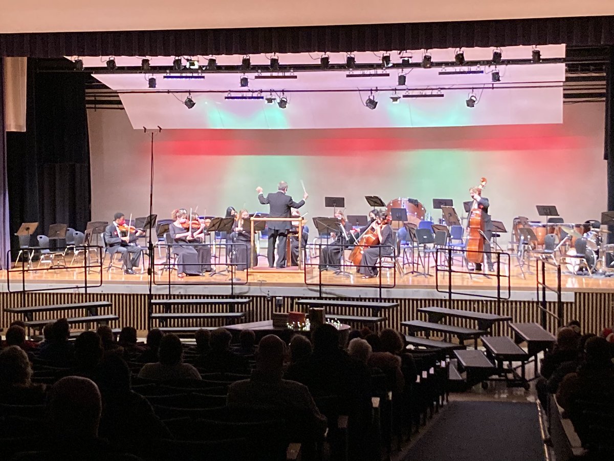 kdelaplante's tweet photo. A job well done by the synergy of our SHHS Music Department tonight. An appearance by the Grinch, wonderful holiday music by our Panthers, and a standing ovation by the audience. @SweetHomeCSD https://t.co/a06sDL8LAh