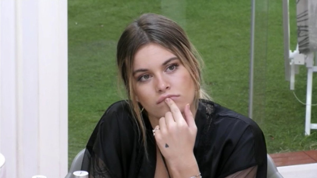SapphieVip's tweet photo. ORE 2:36.

Ridiamo e scherziamo da mesi ormai
Ma arrivati a questo punto
Penso davvero che a Sophie piaccia la fessa.

Passo e chiudo.
#gfvip https://t.co/PksoKA6zKQ