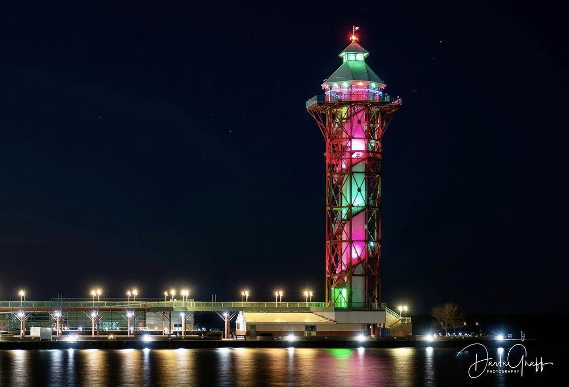 ThisIsErie's tweet photo. A closer view of the Erie Bicentennial Tower on Dobbins Landing lit up for Christmas🎄❤️💚 😍
📸: darlagraffphotography on IG
Prints available to purchase @
https://t.co/P4mmsHfQcn
#ThisIsErie
#Erie
#EriePA https://t.co/xYPJzsaD3i