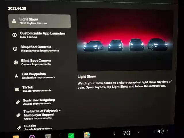 wholemars's tweet photo. Santa’s here baby 

(🧵Thread full of release notes) https://t.co/I1RFo3I78i