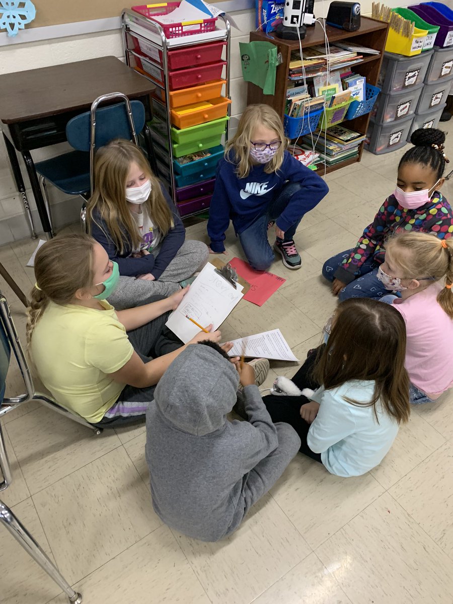 MissMondayTeach's tweet photo. Our 3rd graders collaborated with our 1st graders today to talk all things arctic animals! Tomorrow we will finalize our animal adaptation projects after giving each other some feedback. #WAWMProud https://t.co/cdBvJA9ehl
