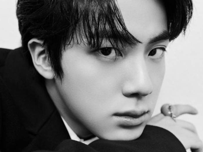 theastroksj's tweet photo. KIM SEOKJIN https://t.co/sUU9XKURQo