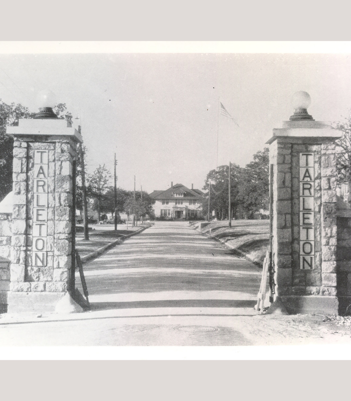 TarletonState's tweet photo. The East Rock Gates have been a symbolic Tarleton landmark for nearly a century! 

The East Rock Gates were financed by the class of 1925. The entire entrance was widened in the early 1960s. https://t.co/BKAO4QtfjK
