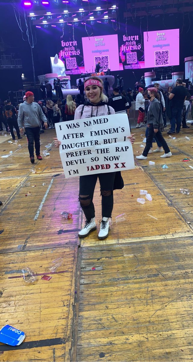 haleybee_22's tweet photo. best first mgk show. i’ve been to a few concerts, but none top xxmas. thank you cleveland for being amazing. @machinegunkelly ❤️ ps i hope you liked my sign https://t.co/xtw5qxYg2K