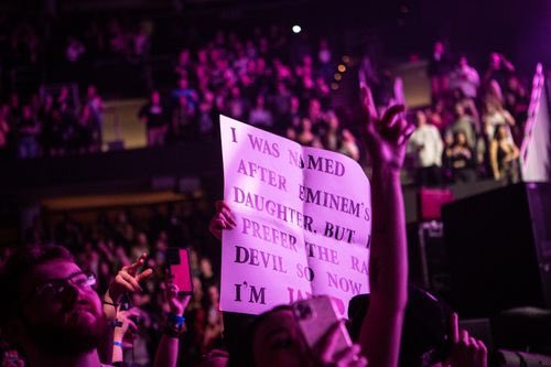 haleybee_22's tweet photo. best first mgk show. i’ve been to a few concerts, but none top xxmas. thank you cleveland for being amazing. @machinegunkelly ❤️ ps i hope you liked my sign https://t.co/xtw5qxYg2K