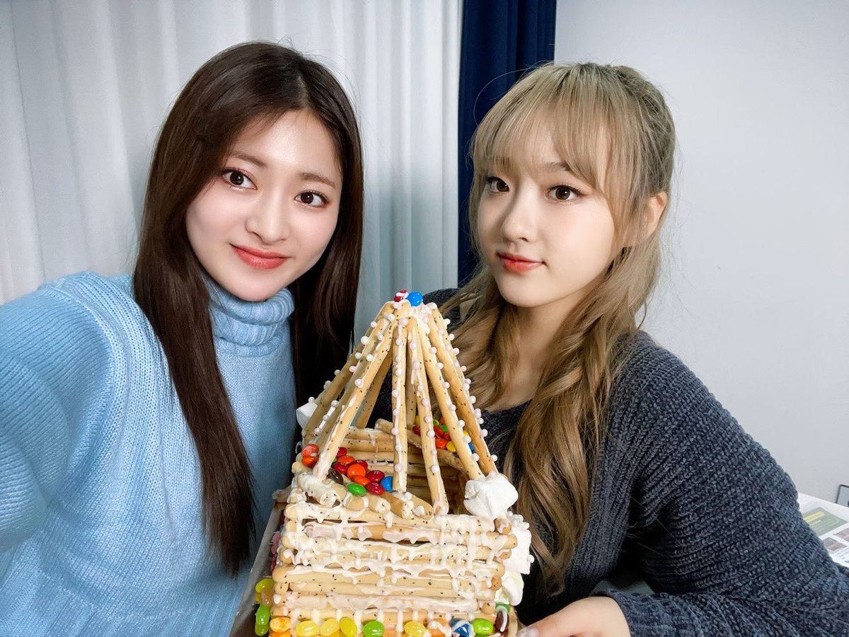 cignature_J9's tweet photo. 새로이의 과자집 입주하실 싸인팬분들 찾아요!😻🧸🎄🤍💝

#시그니처 #cignature #클로이 #Chloe https://t.co/55bdaB9UlO