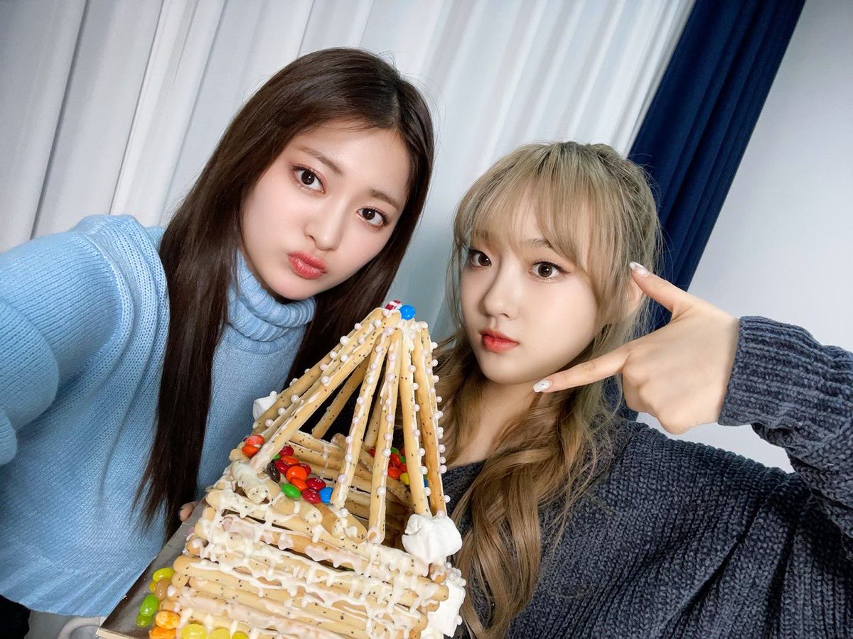 cignature_J9's tweet photo. 새로이의 과자집 입주하실 싸인팬분들 찾아요!😻🧸🎄🤍💝

#시그니처 #cignature #클로이 #Chloe https://t.co/55bdaB9UlO