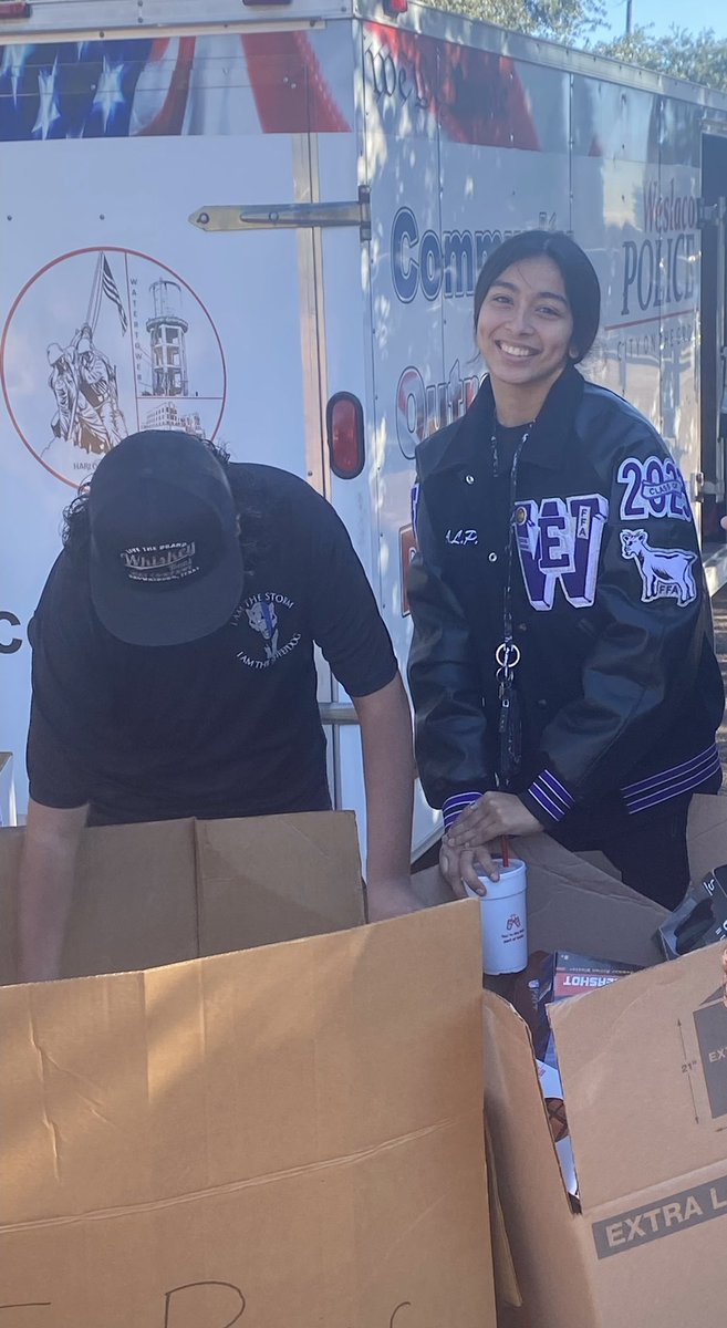 WehsSoftball's tweet photo. βΌοΈProud Student/Athlete Post βΌοΈ
Meet our Wildcat, Ambrosia Lynn π©π½
2022 RGVLS Cover Girl Candidate πΈ
Today Ambrosia participated in helping our community gift π children of all ages π¦ π§ presents from Santa π
.
@brosialynnn
#blessedandgrateful
#TimeOfGiving
#RGVLS https://t.co/01cW0VnBAm