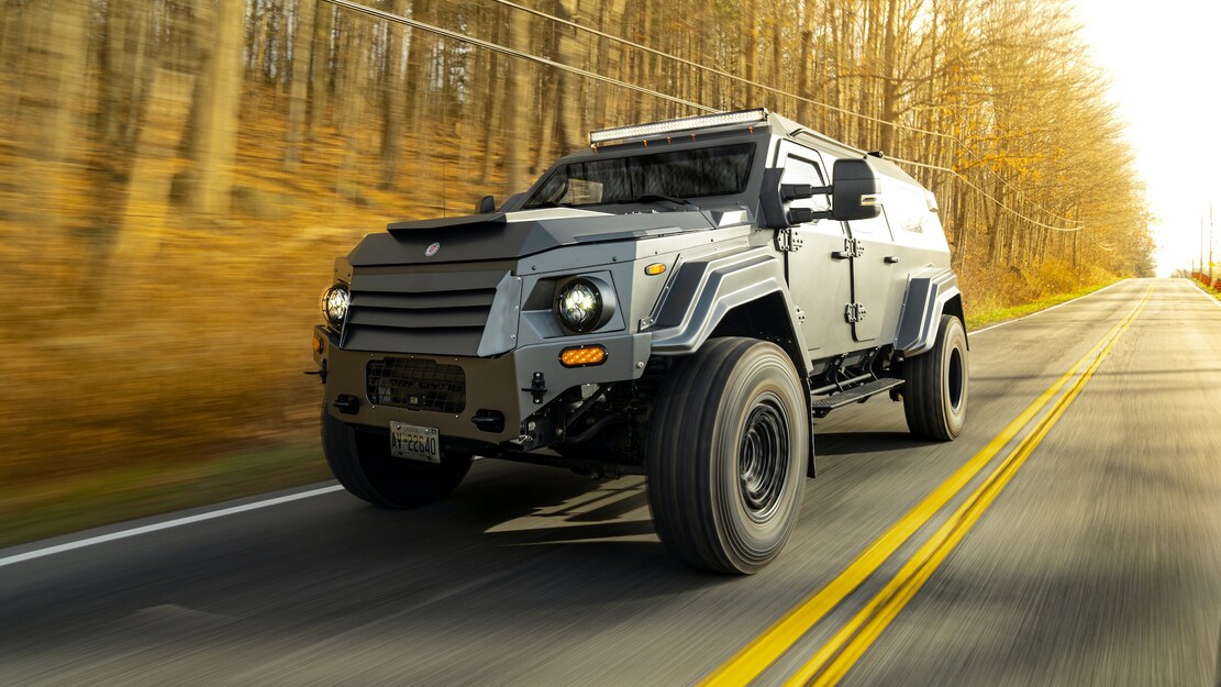 TruckTrendcom's tweet photo. Treat yourself this holiday season. A Terradyne Gurkha LAPV hits the auction block. Who will take it home? Hit the link below for the full story. #terradyne #gurkha #lapv #ford #f550 #TruckTrend
https://t.co/AJrQKaejq9 https://t.co/qXVK00PZJI