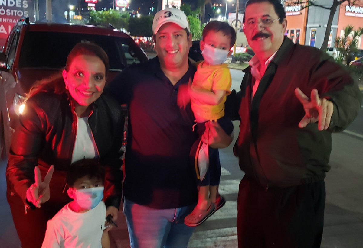 Quiero felicitar a <a href="/XiomaraCastroZ/">Xiomara Castro de Zelaya</a> y a <a href="/PartidoLibre/">Partido Libre</a>  por su gane de manera contundente. Deseamos de todo corazón que pueda hacer un gobierno de 5 estrellas, para mejorar la calidad de vida de todo los hondureños.