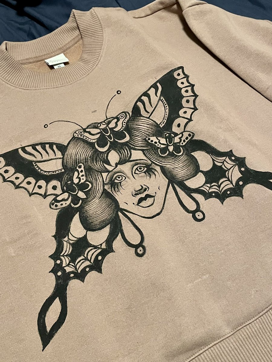 goodnames_are's tweet photo. just finished painting this jumper! should i add this to my etsy? there’s still a couple pencil marks here - they’ll wash off.
#art #ArtistOnTwitter #artwork #paintedclothes #tattooapprentice #Artist #painting https://t.co/Aru1fqmM66