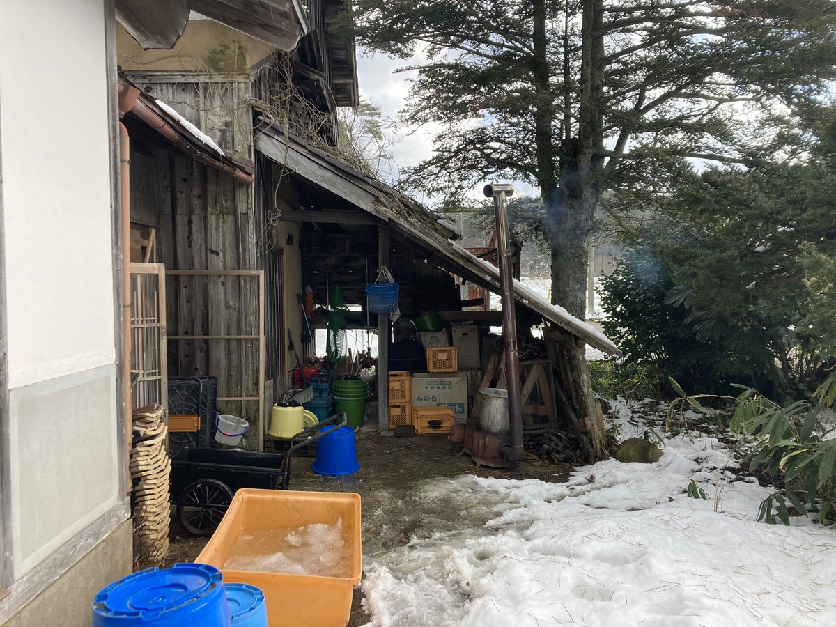 ここの屋根延長プロジェクト、雪降るまでに間に合わなかったけど、雪降っても数日晴れたら作業できるくらいにはなったので、なくてもいいかもと思い始めた…！（ただただめんどくさい…）